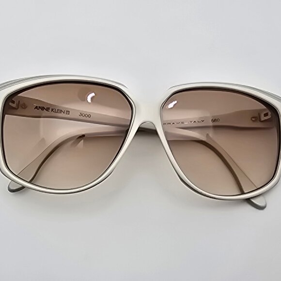 Anne Klein 3000 680 White Frame Light Brown Gradient Lens Sunglasses w Case Itay main image 6